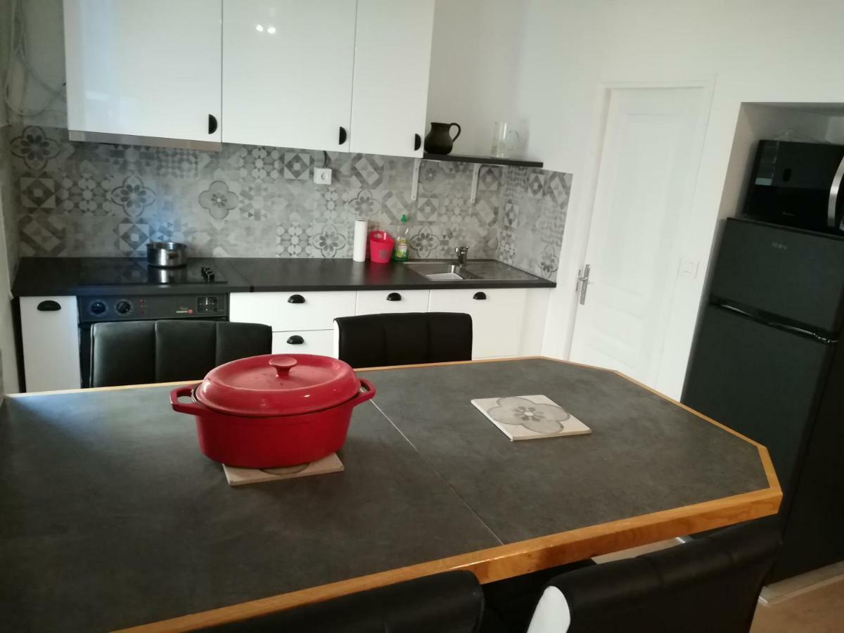 T3 Place Sadi Carnot Apartment La Ciotat Bagian luar foto